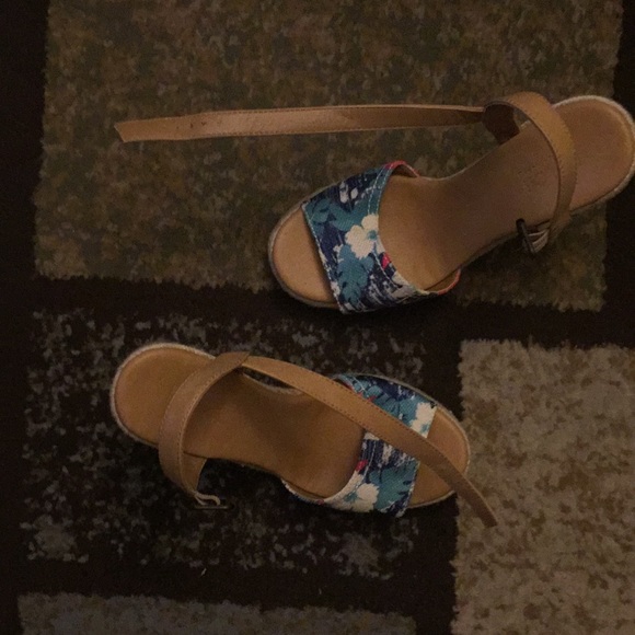 Cute Wedge Sandals - Picture 5 of 5